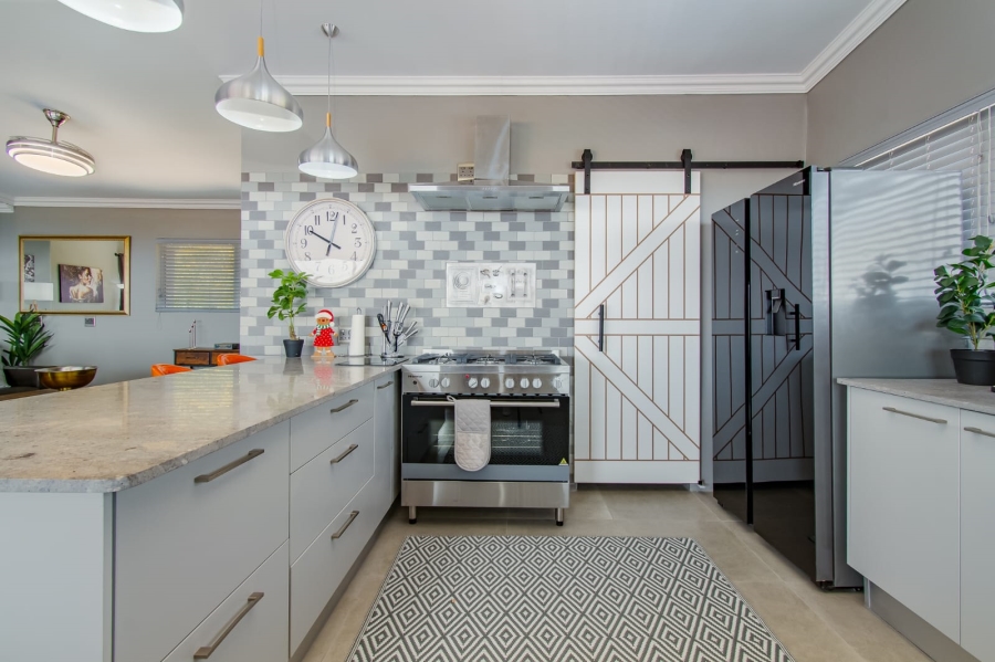 To Let 4 Bedroom Property for Rent in Mountainside Western Cape